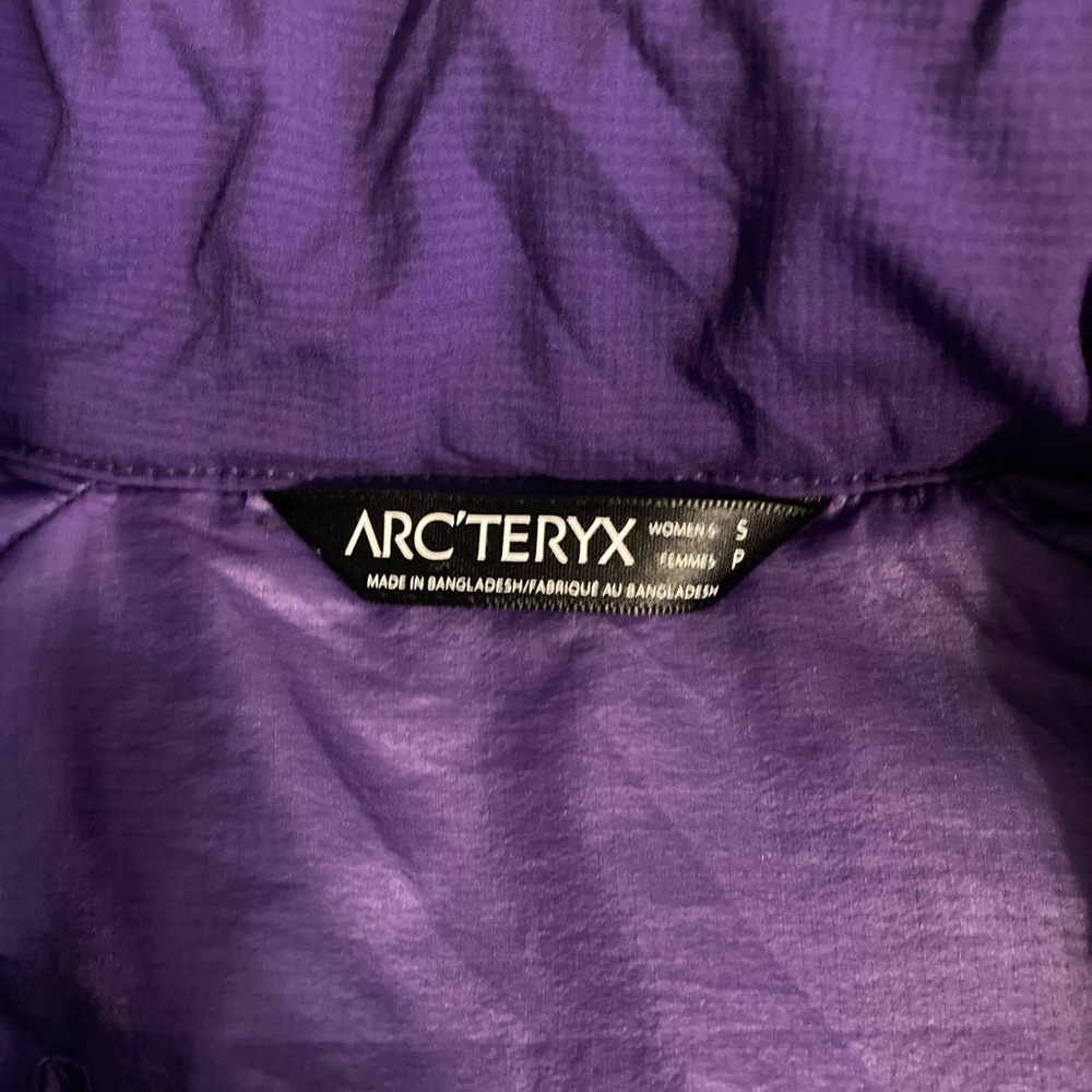 Arc'teryx Women’s Atom LT Insulated Jacket in Purple Azalea Color - Picture 9 of 10